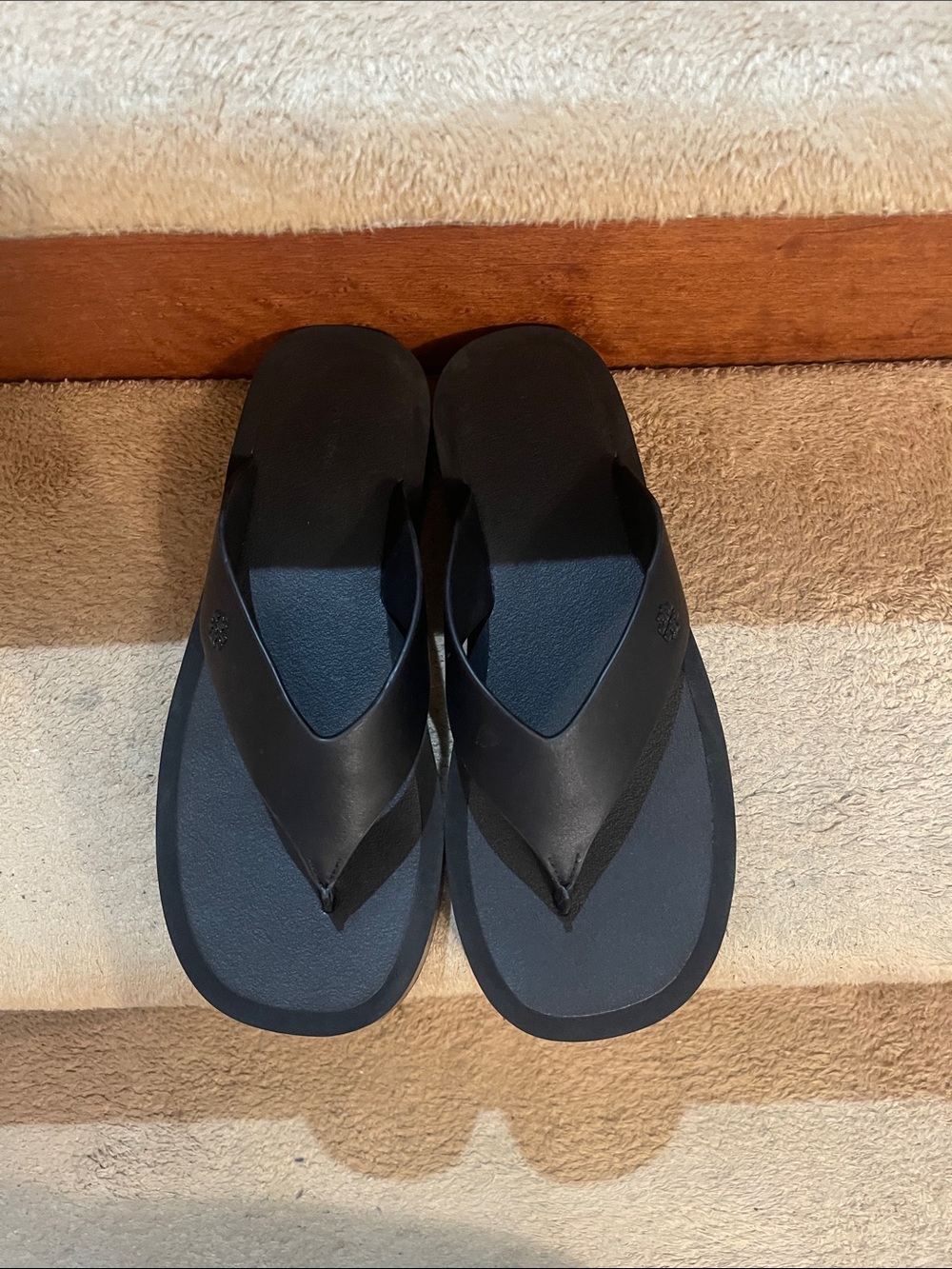 Authentic NWOT Tory Burch Black Platform Flip-Flop Sandals with Logo Medallion - Picture 4 of 11